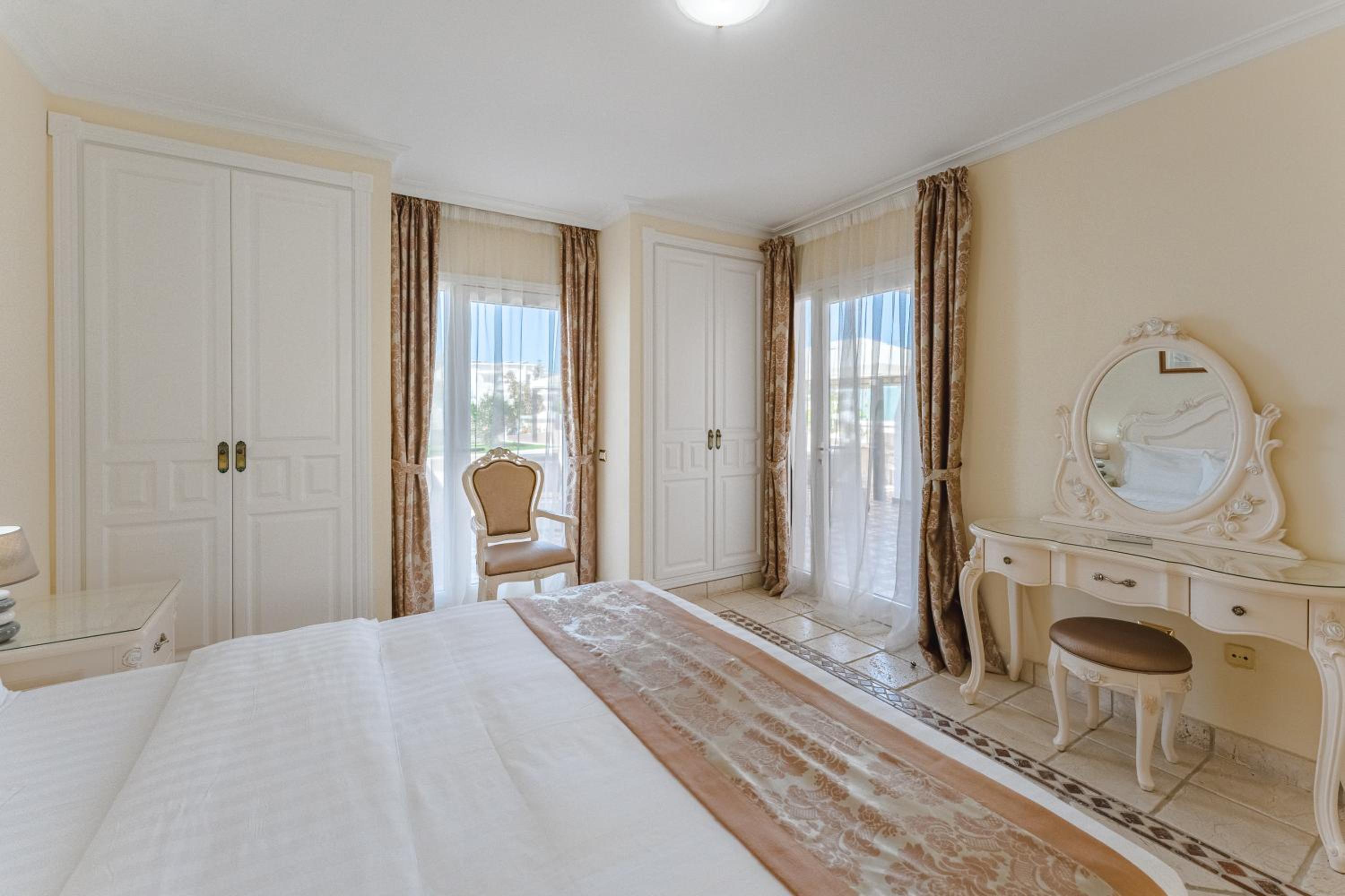 جناح سوبيريور بجاكوزي، Flamingo Suites 2/6