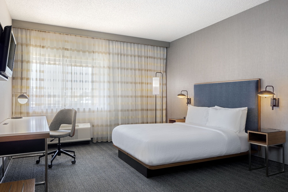 1 Bedroom, Suite, Queen Bed, Sofa, Accessible