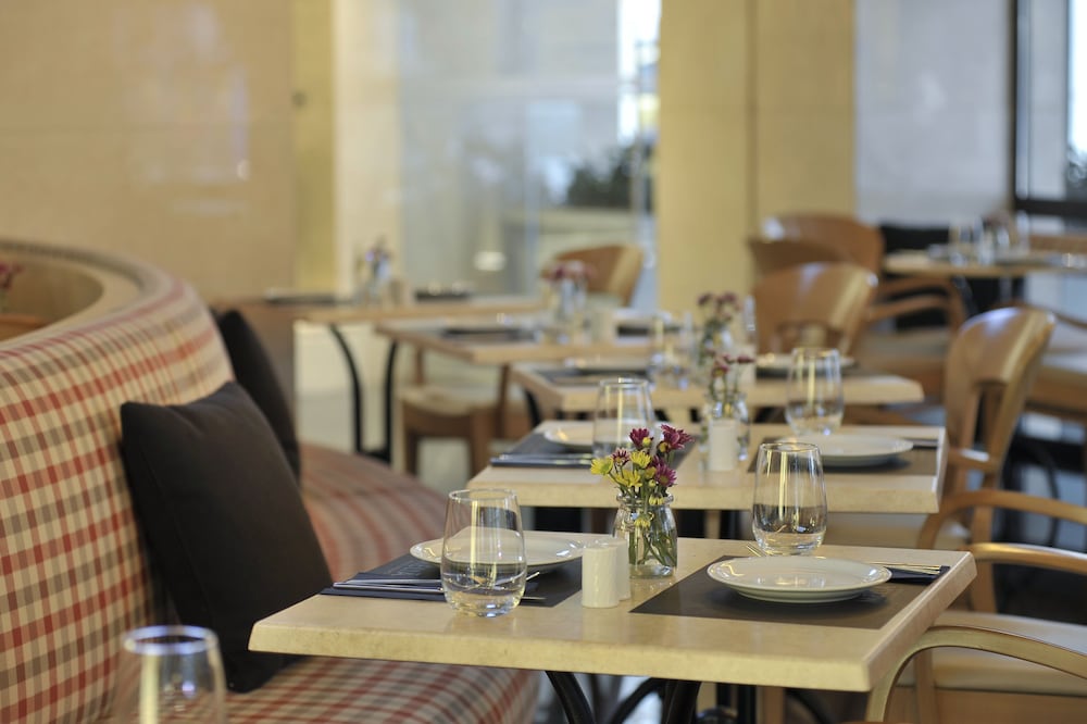 Melia Athens 60/73