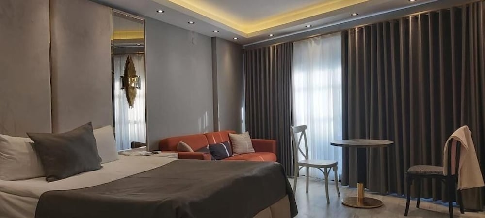 Aymira Suites 18/40