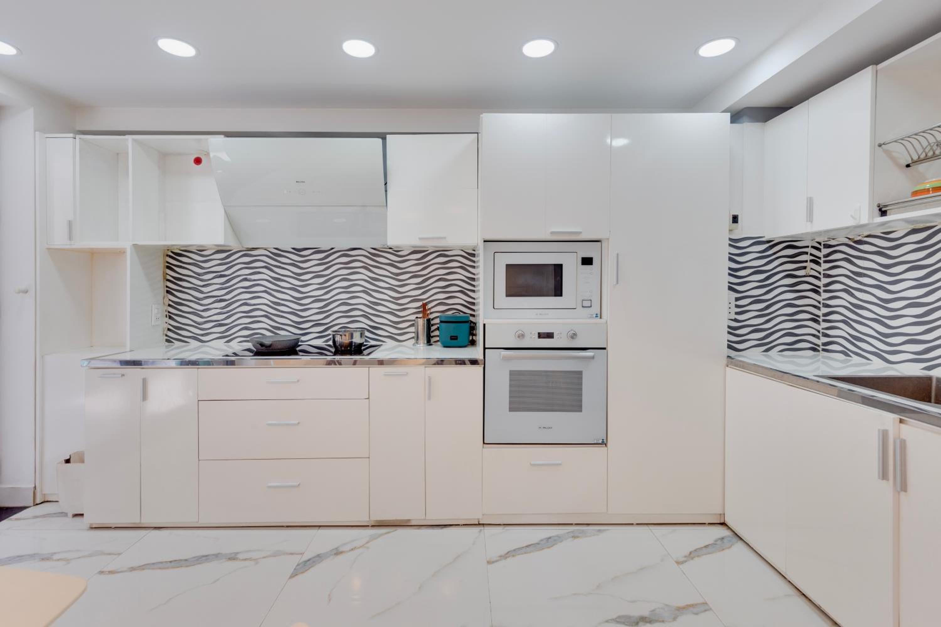 Saigon Authentic Hostel - City Walk, Cooking Class, Food Tour, Breakfast, Gym, Rooftop 2/35