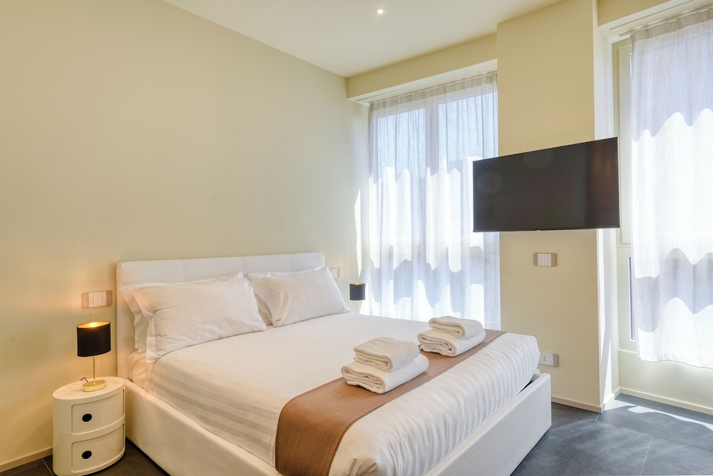 Milan Royal Suites Luxury Apartments 22/50