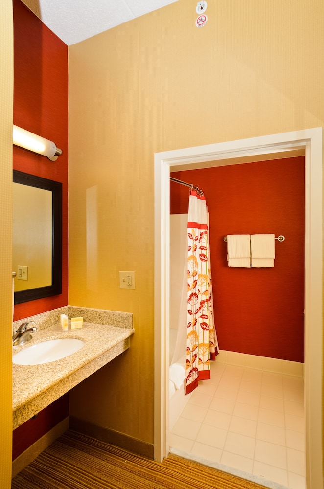 Courtyard By Marriott Frederick 12/34