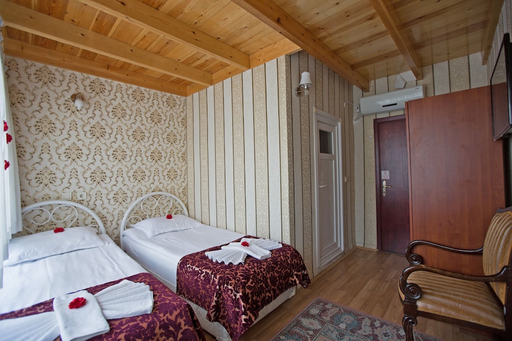 Sirkeci Emek Hotel 44/64