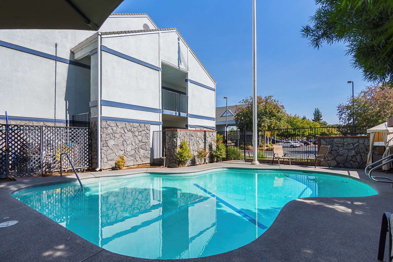 Quality Inn Fresno Yosemite Airport 17/27