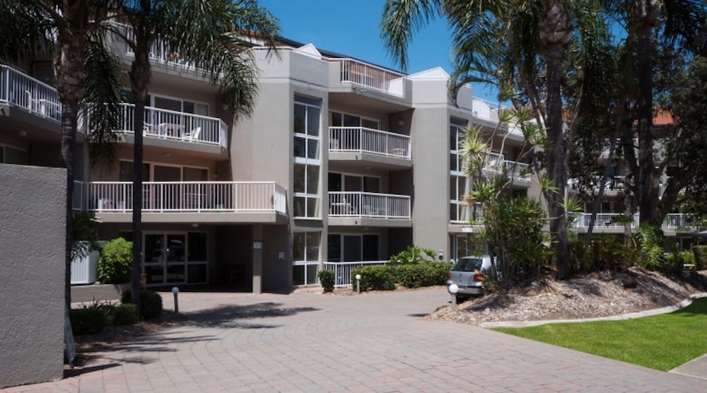 MARKHAM COURT 5/66