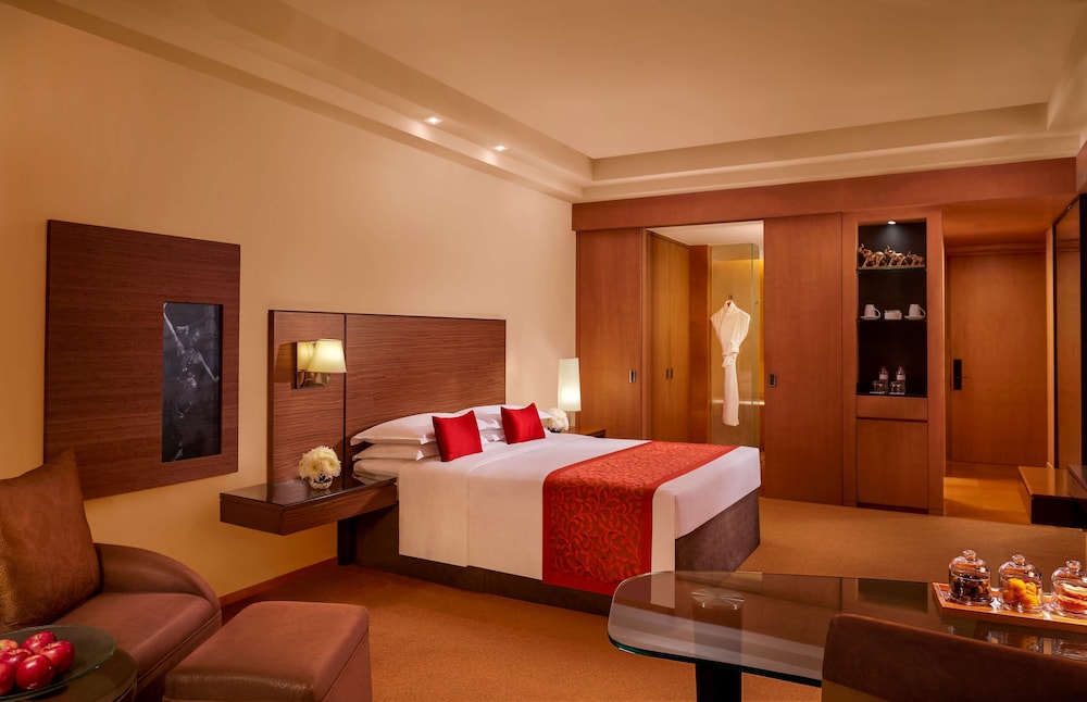 Grand Hyatt Mumbai Hotel and Residences 18/75