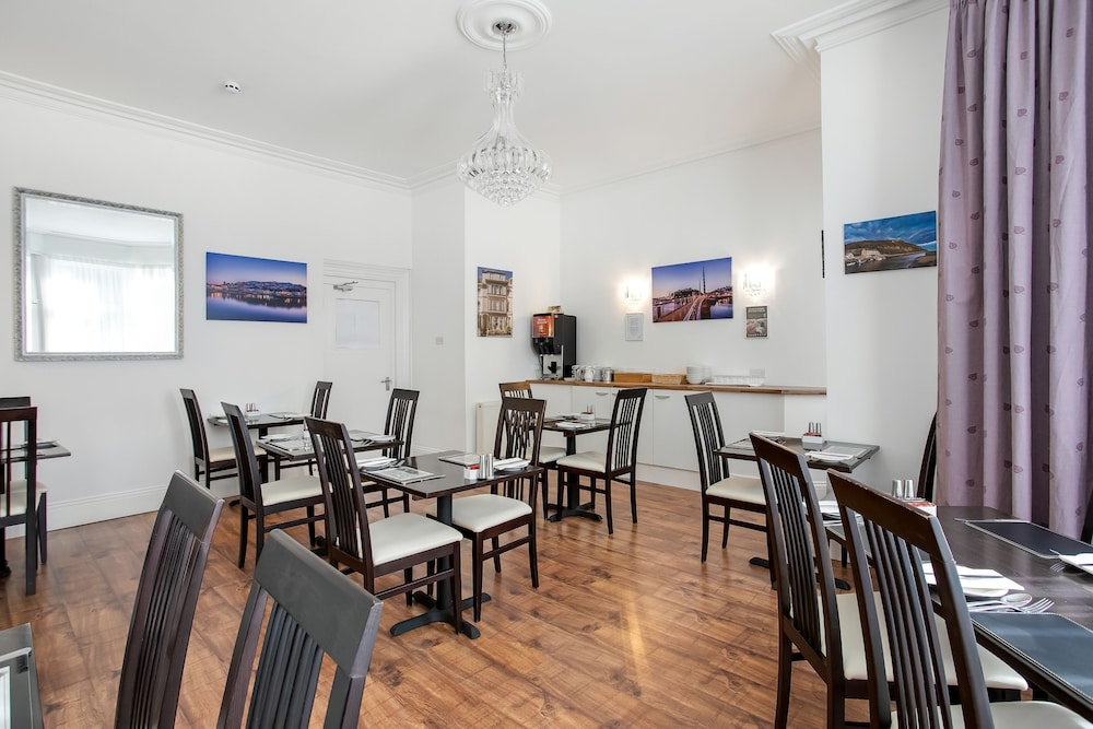 Trelawney Hotel B B Guest House 37/50
