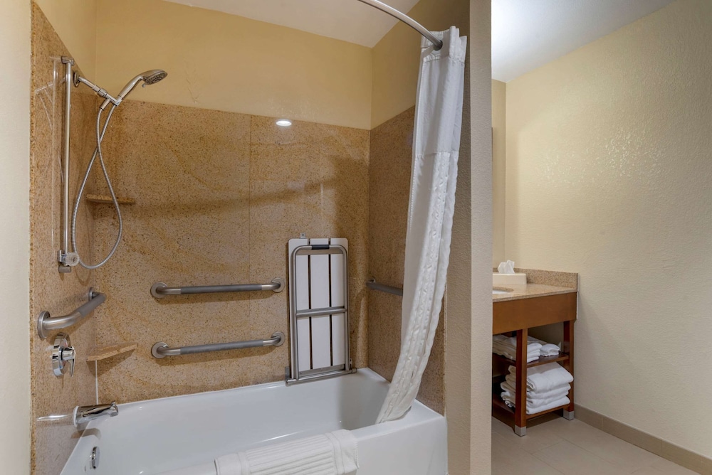 Comfort Suites Oxford I-20 exit 188 14/45