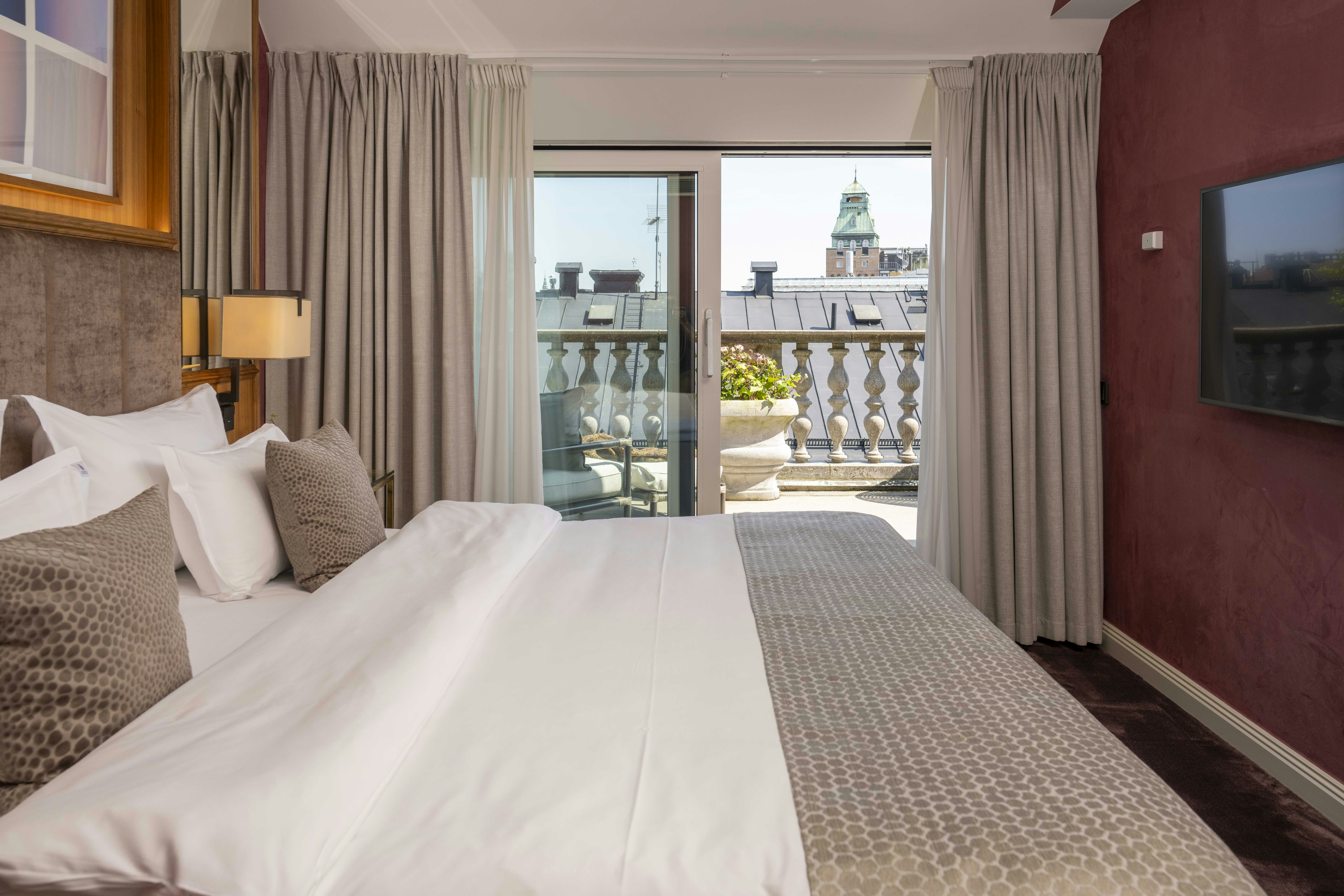 EXECUTIVE, PENTHOUSE, SUITE, TERRACE