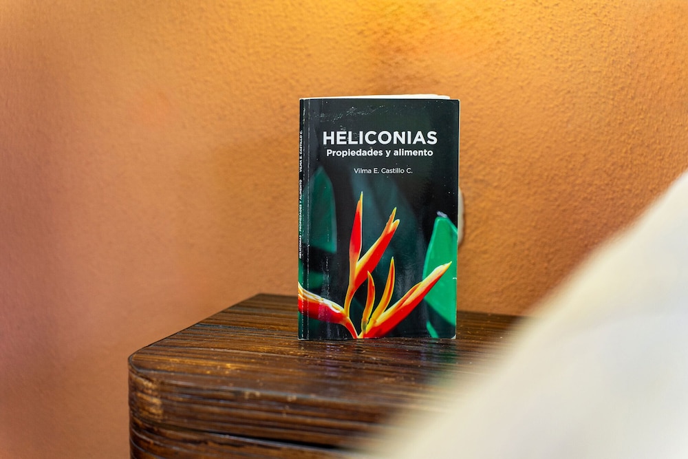 Heliconia Island 34/74