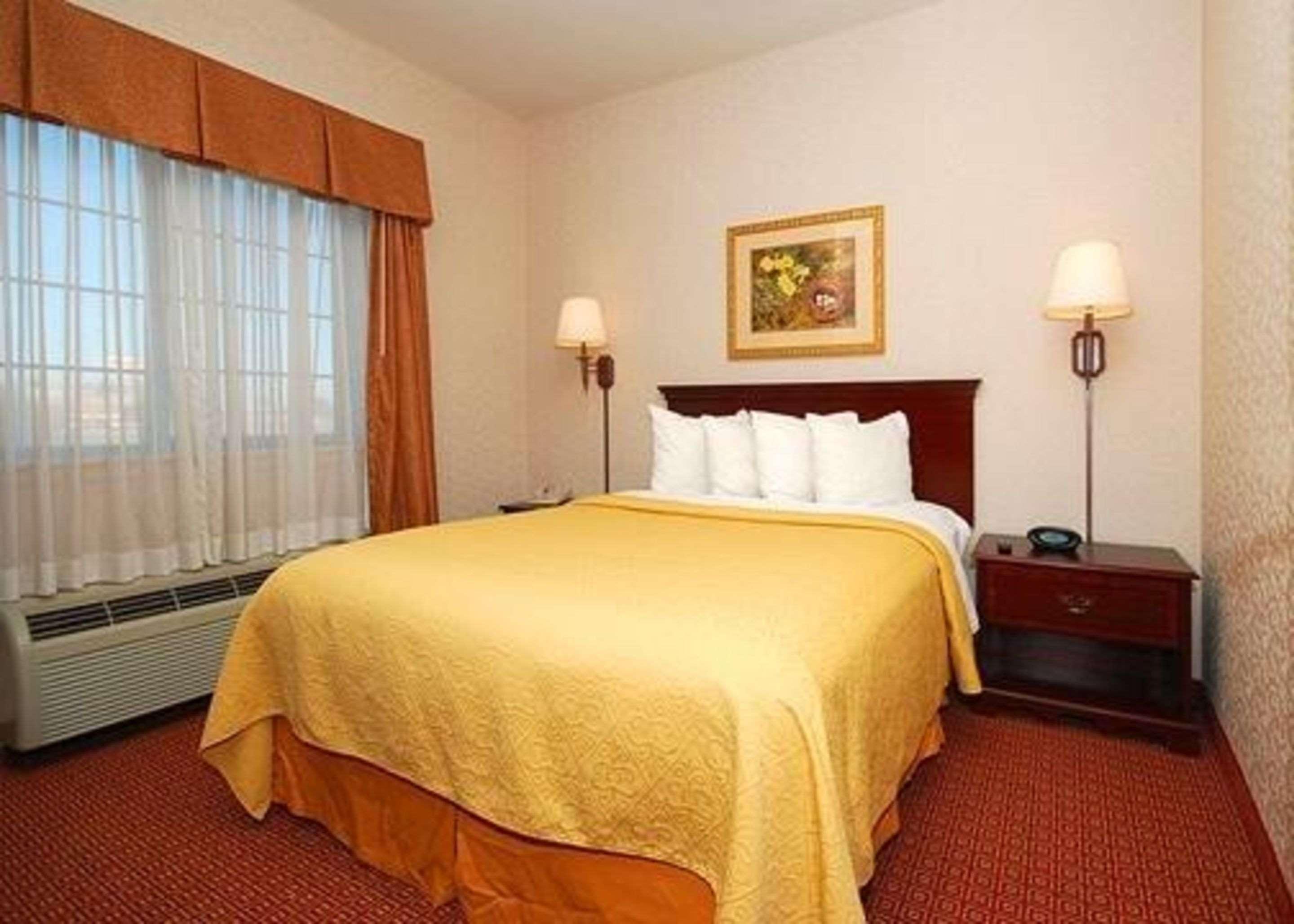 SUITE, QUEEN BED, ACCESSIBLE