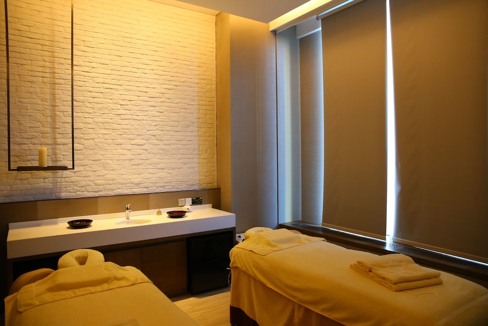 swimming pool spa