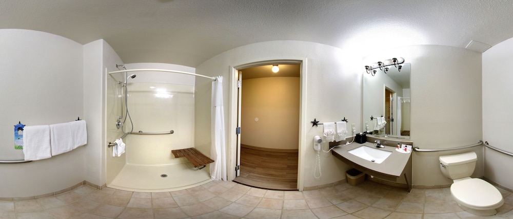 Days Inn Suites Llano 15/36