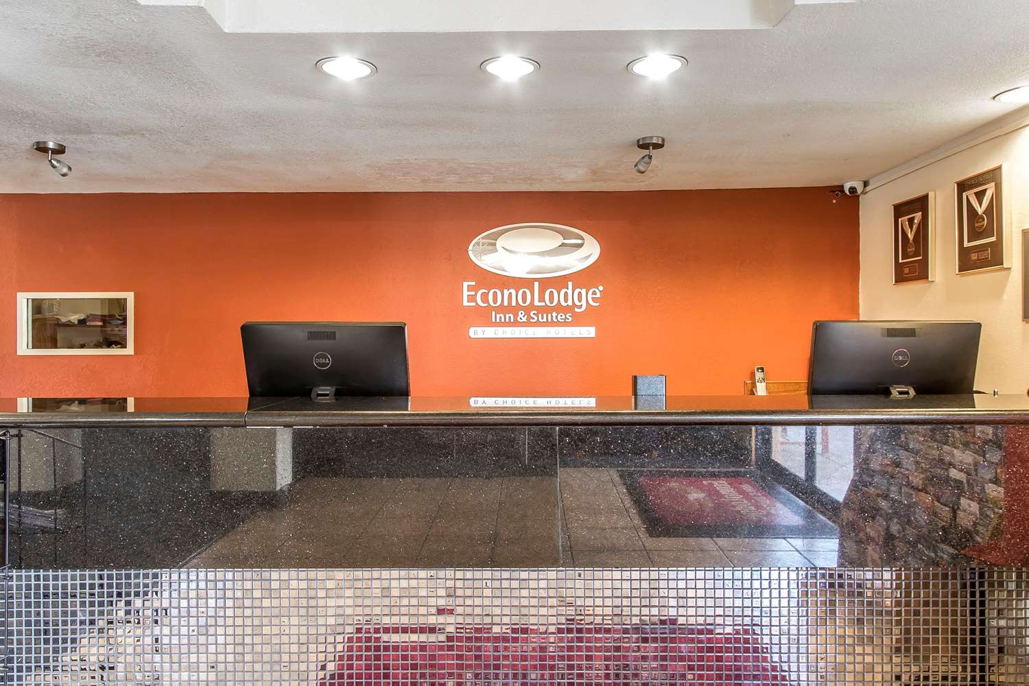 Econo Lodge Inn And Suites Clinton 2/12