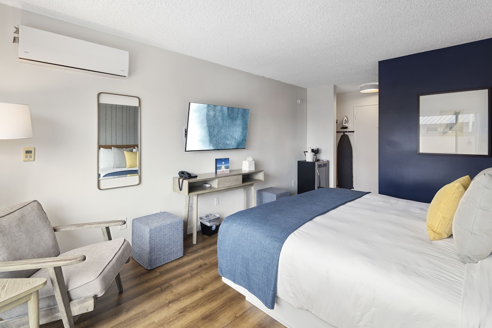 Sea Harbor Hotel 8/30