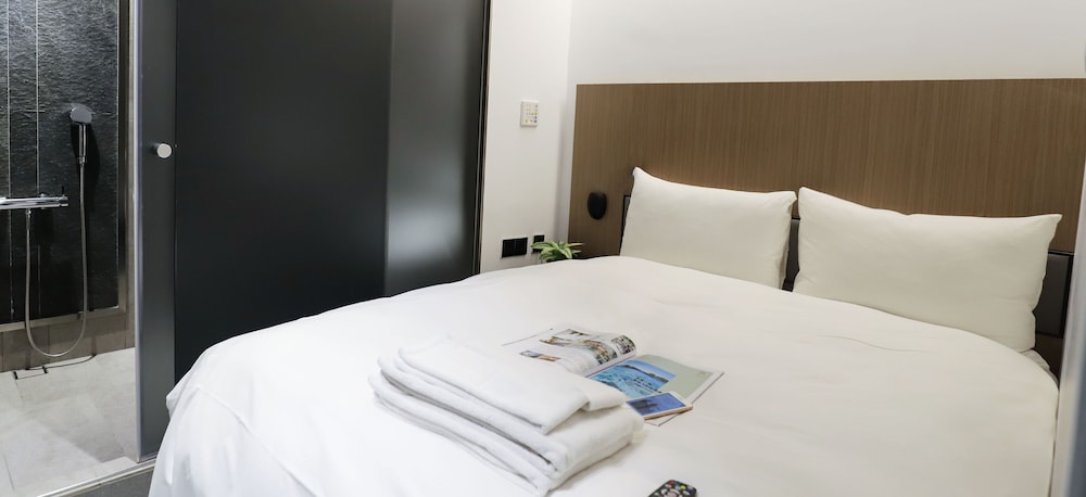 Slow Town Hotel 28/67