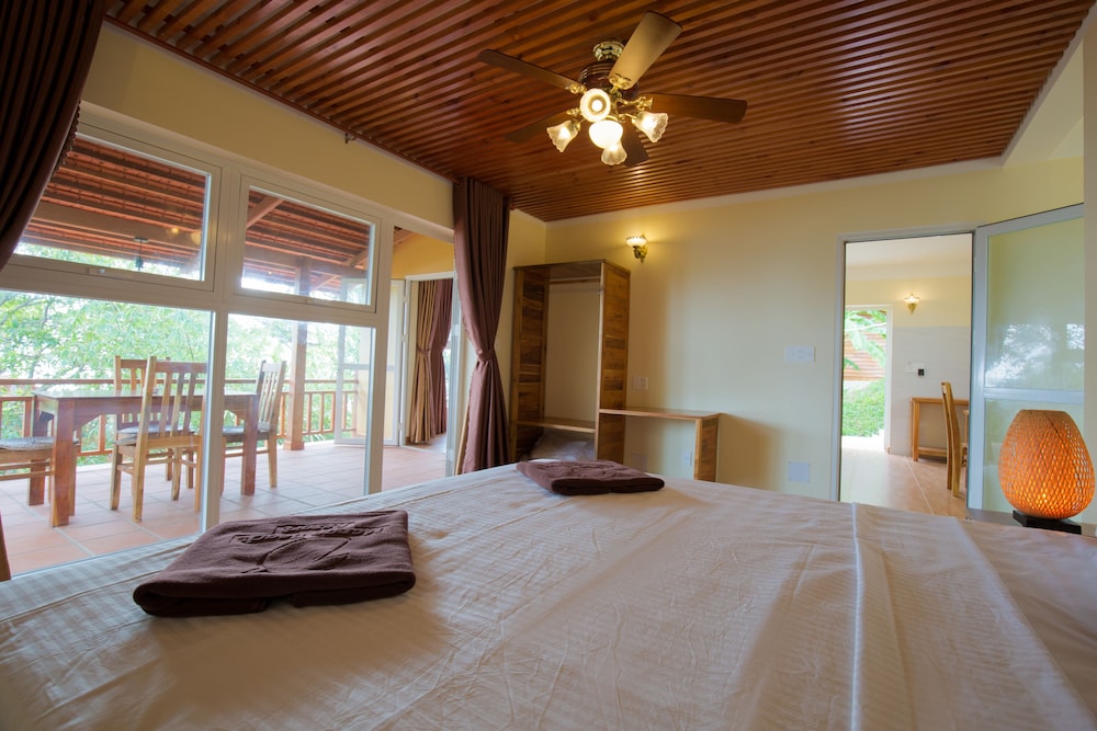 Mango Beach Resort 20/50