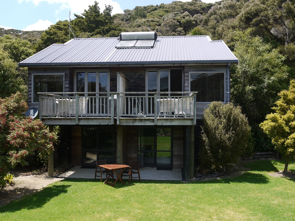 Bay of Islands Holiday Apartments 1/50