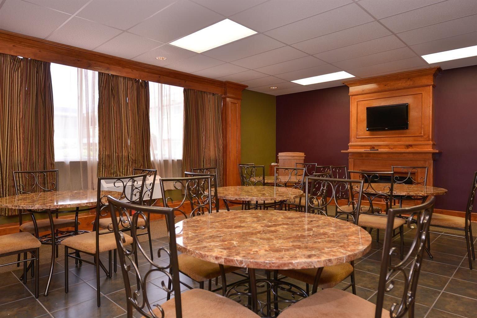 Americas Best Value Inn & Suites Kansas City 25/36
