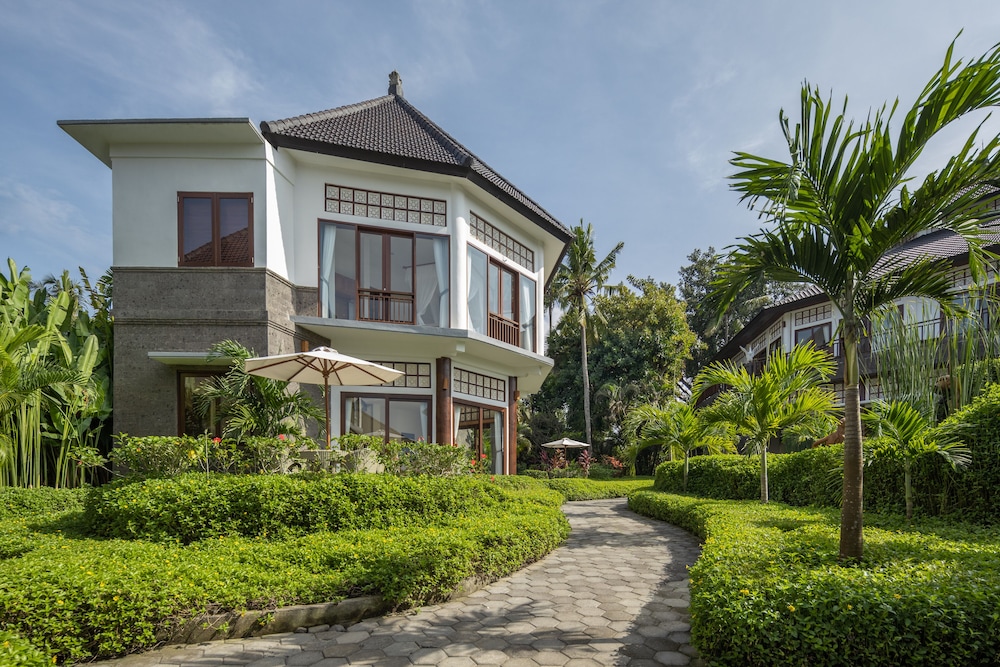 Swan Paradise A Pramana Experience 47/50
