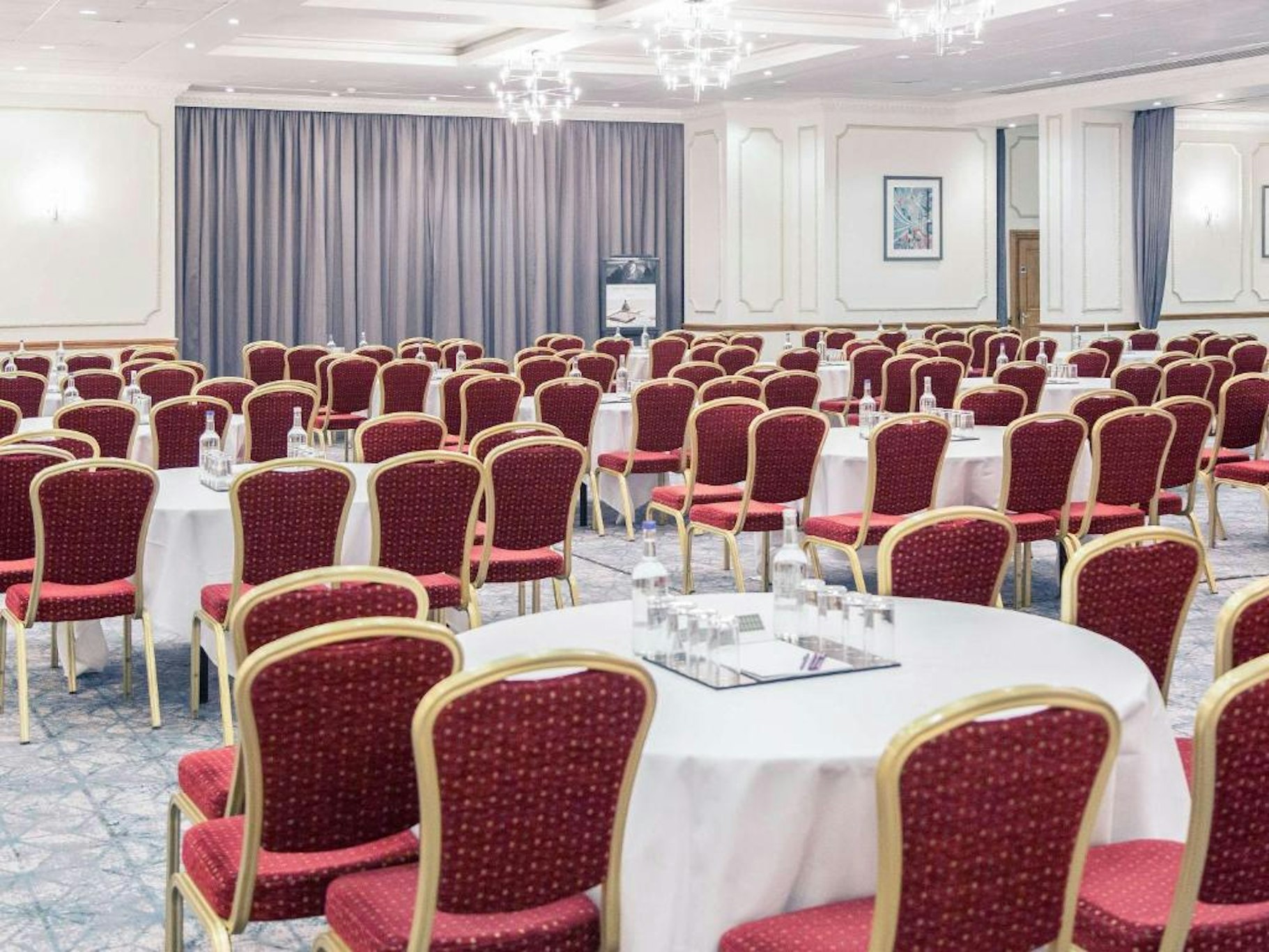 Bristol Grand Hotel By Sunday 32/43