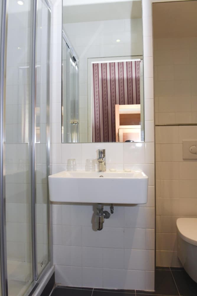 Sully Hotel 40/40