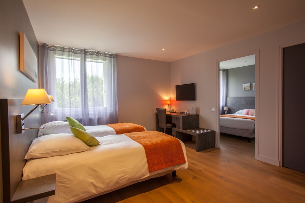 COZY HOTEL 23/40