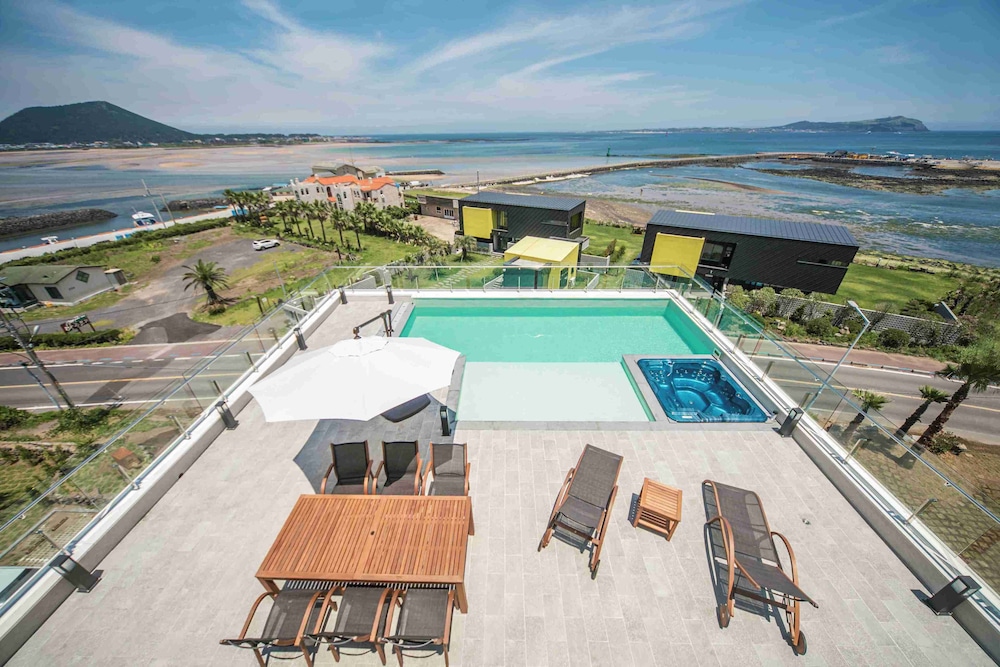 Hotel & Pool Villa Attirance 44/50