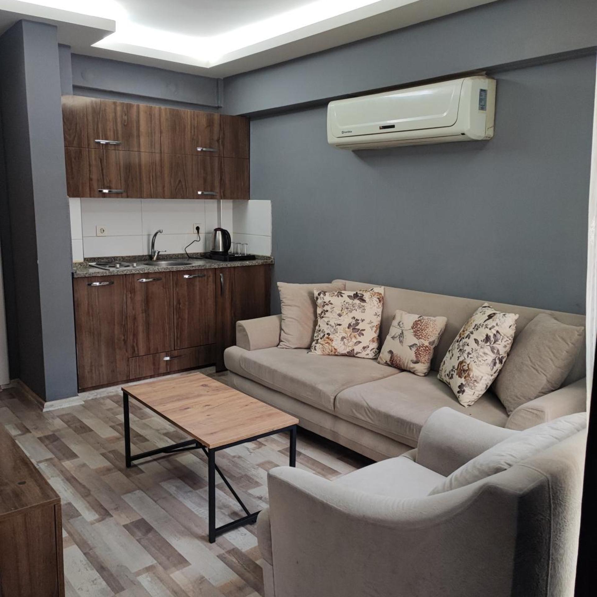 Smyrna Homes & Suits 20/33