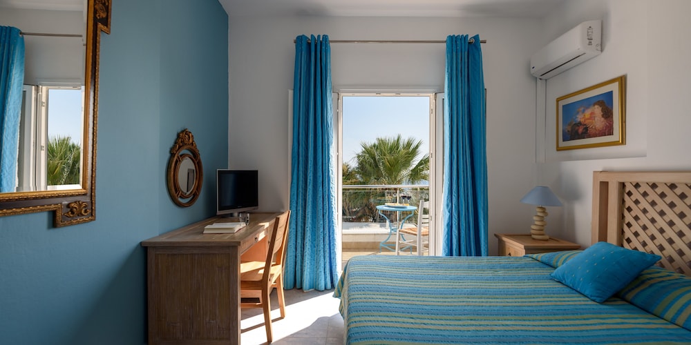 Alesahne Beach Hotel 22/74