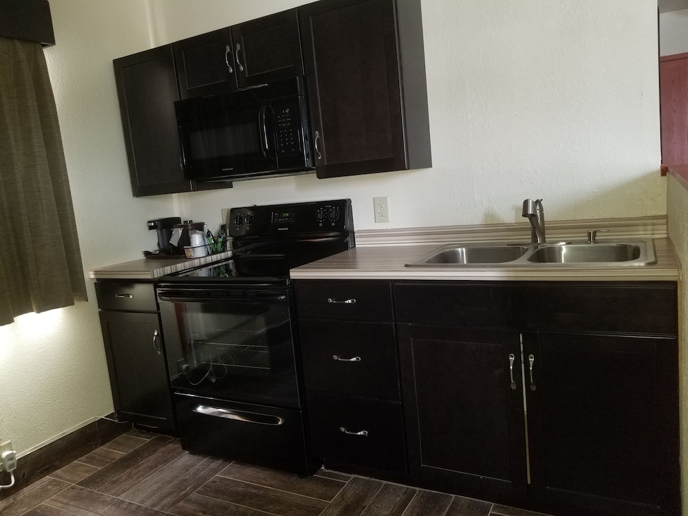 Baymont by Wyndham Eau Claire WI 24/27