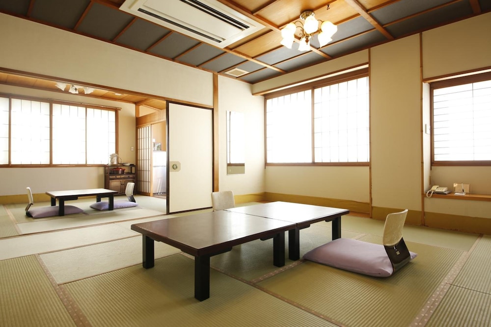 Yamashiro Onsen Ryokan Tatami 25/32