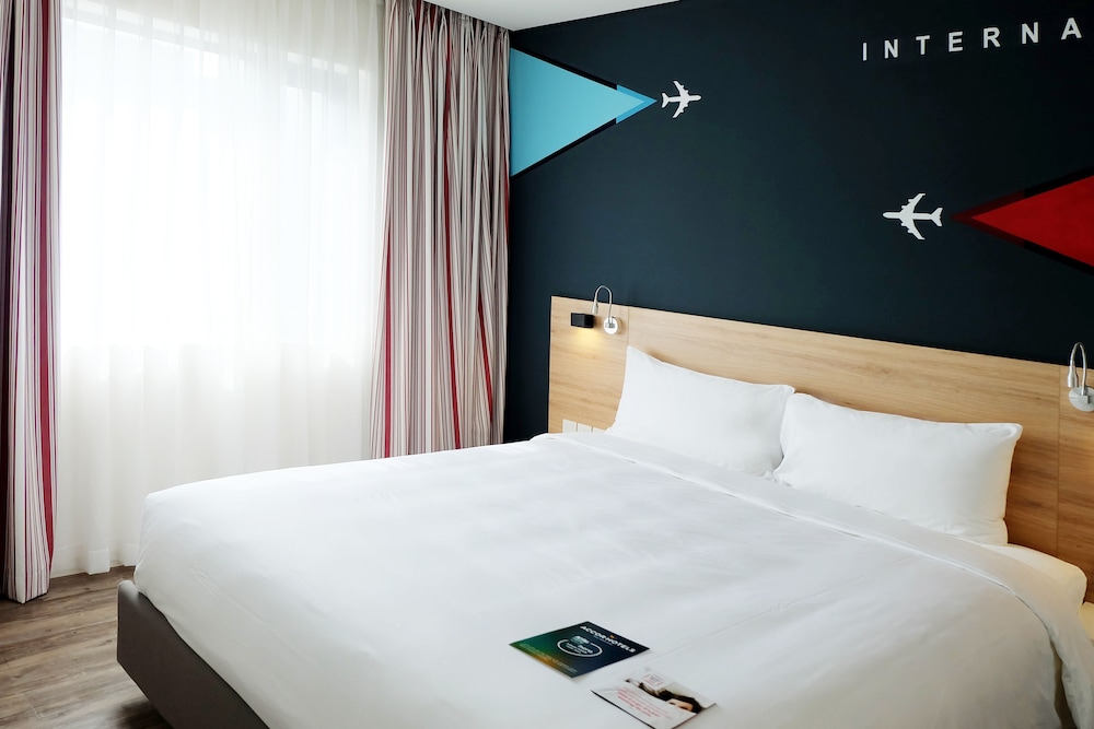 Ibis Saigon Airport 18/73