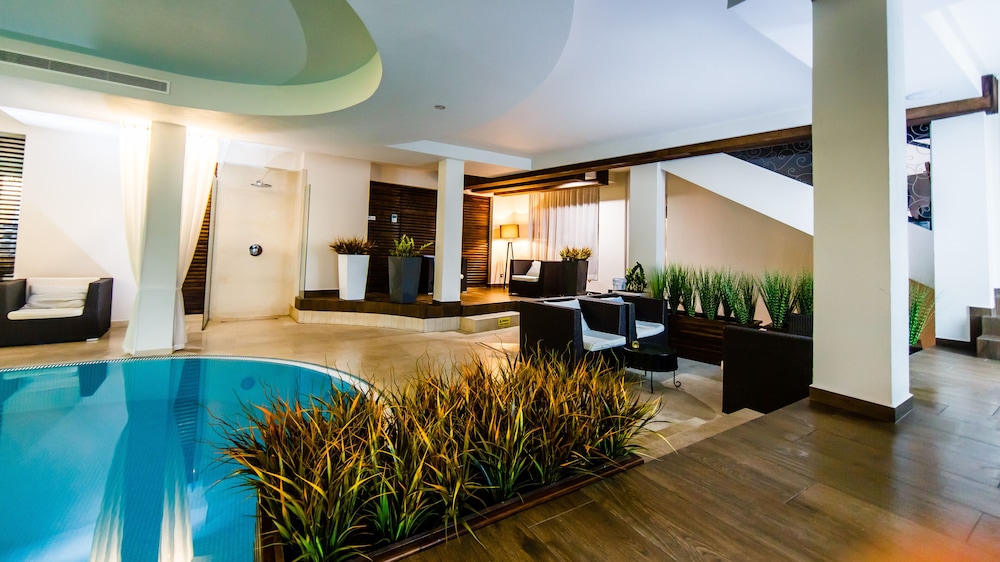 swimming pool spa