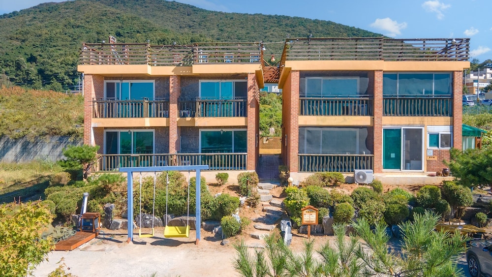 Ganghwa Badatgashimteo Pension 3/50