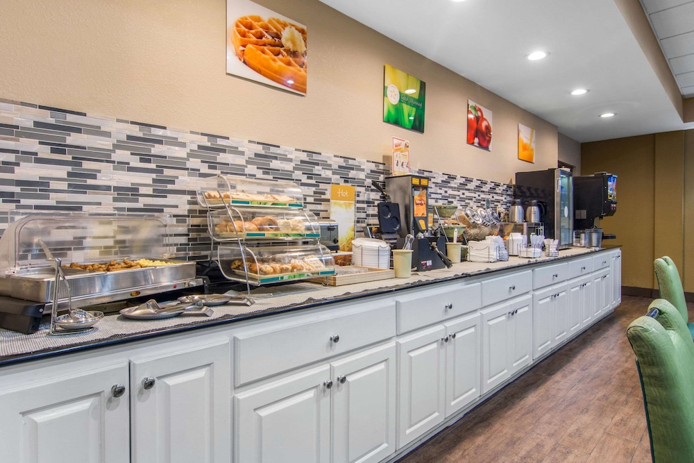 Quality Inn & Suites Union City Atlanta South 41/50