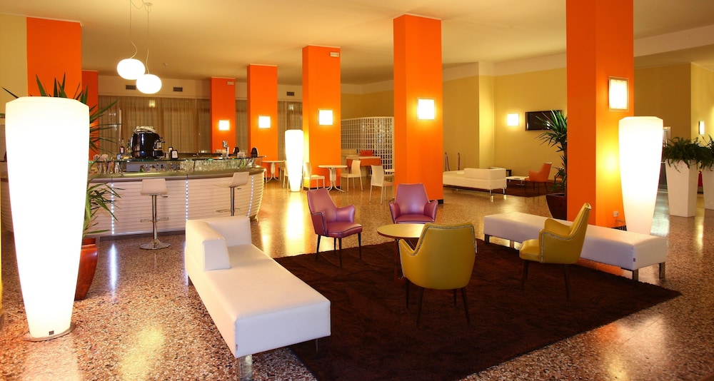 Astor Hotel 33/42