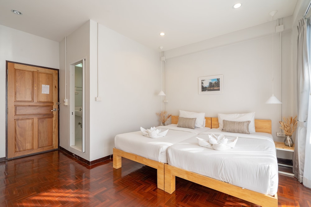B House Chiangmai Hotel 25/50