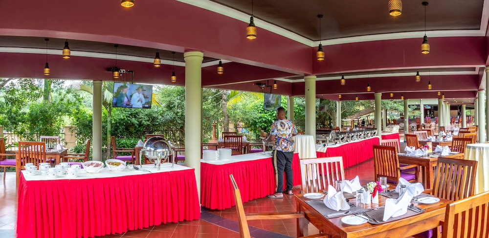 NYAIKA HOTEL FORTPORTAL 36/48