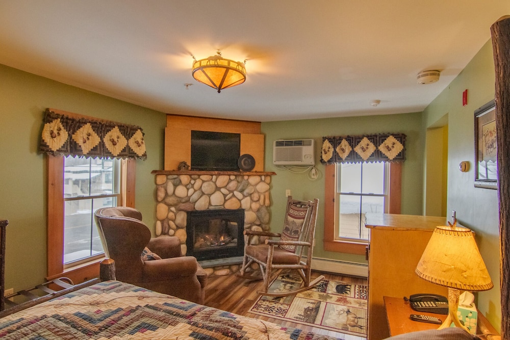 WoodStock Inn 30/43