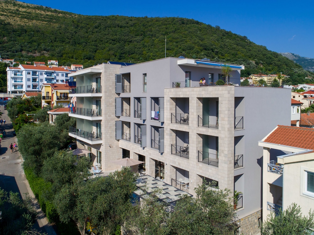 Hotel Eleven 4/72