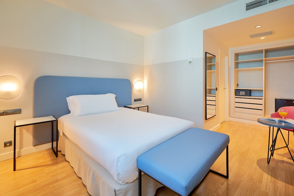 Standard, Double or Twin Bed, Convertible Double or Twin Bed، Eurostars Malaga 3/6