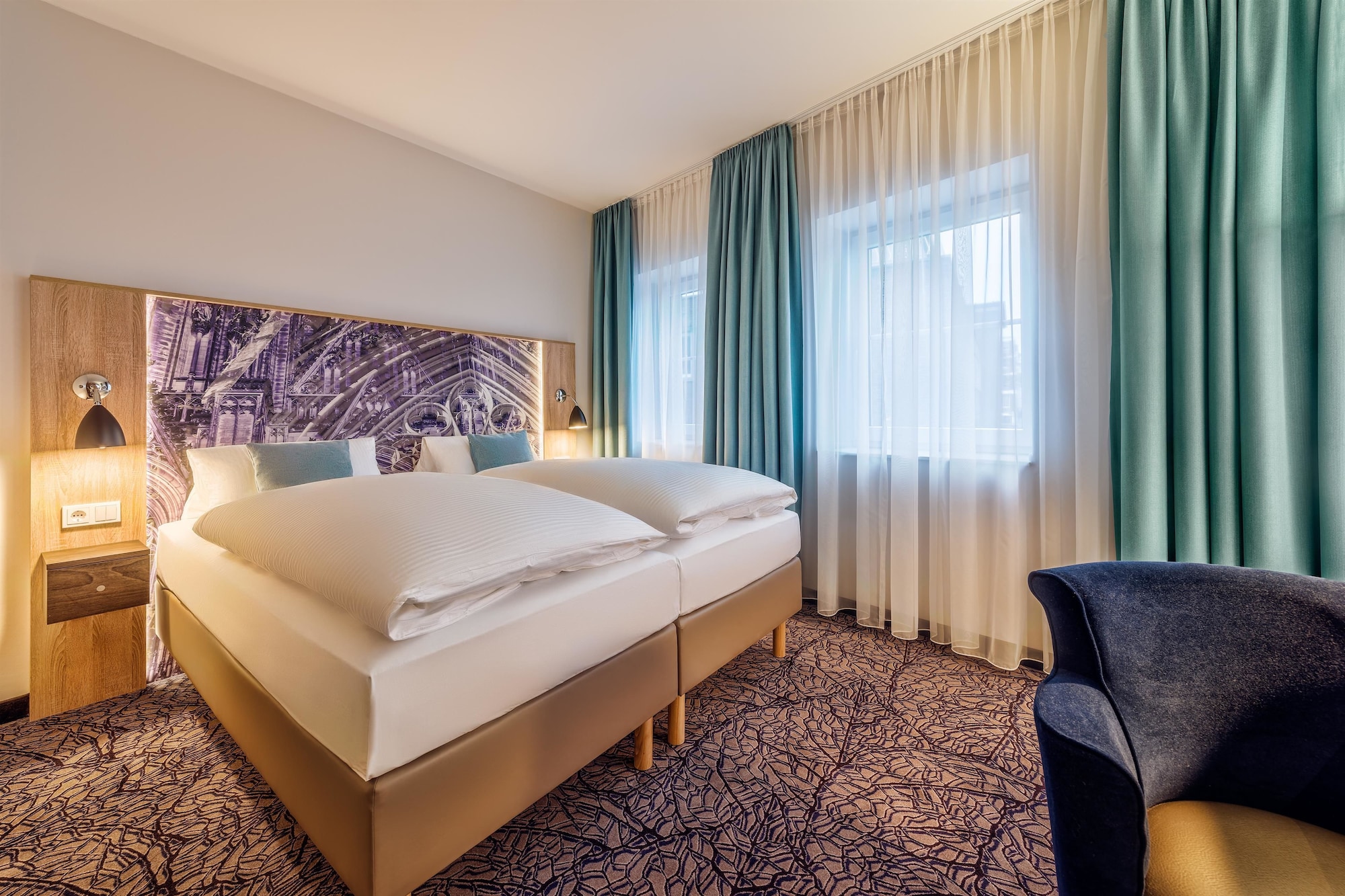 COMFORT, TWIN BEDS
