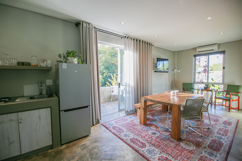 The Village Courtyard Suites 18/30