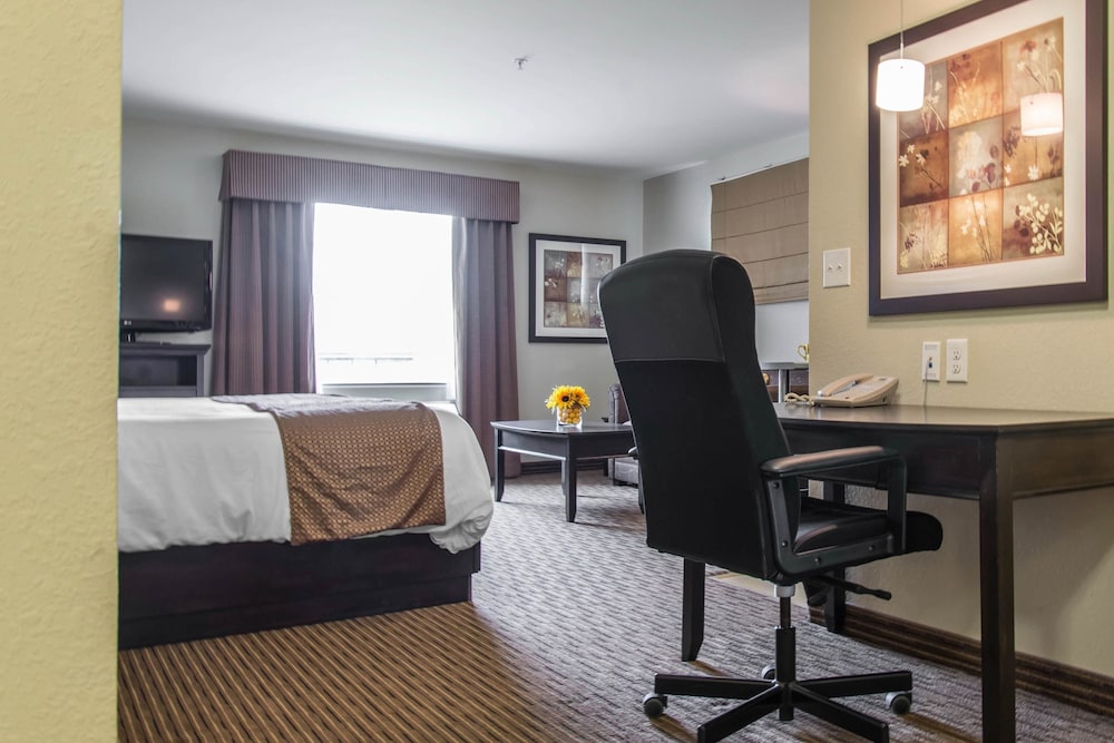 MainStay Suites Winnipeg Airport 24/39