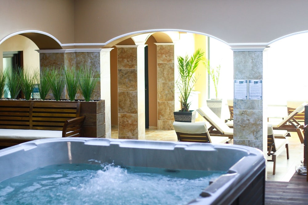 White Rock Castle Suite Hotel & Spa 22/47