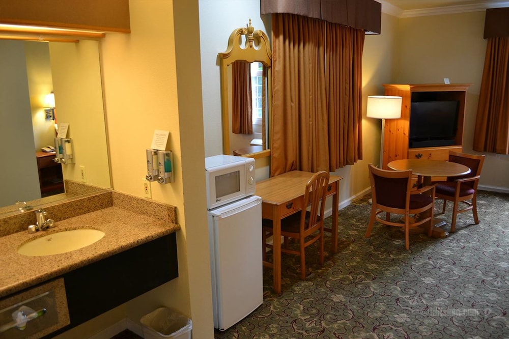 The Miramar Inn and Suites 49/50