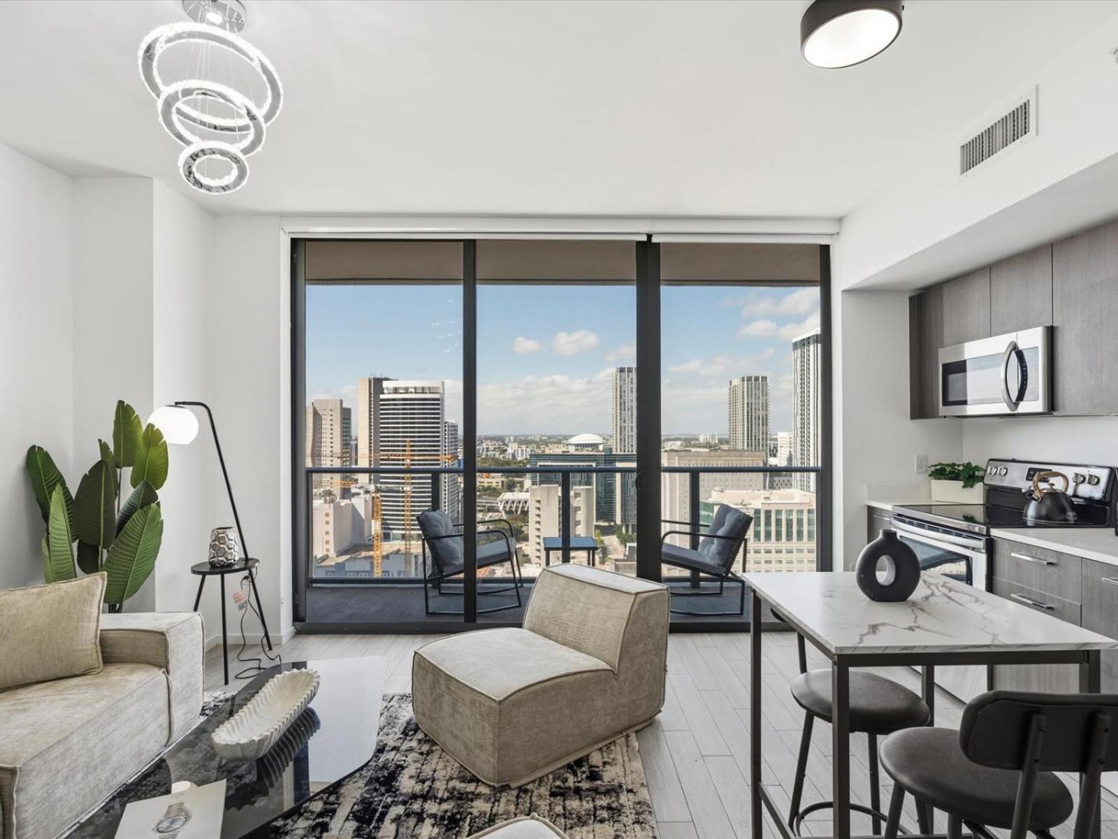 29th Floor Balcony Studio Miami Skyline Views 18/31