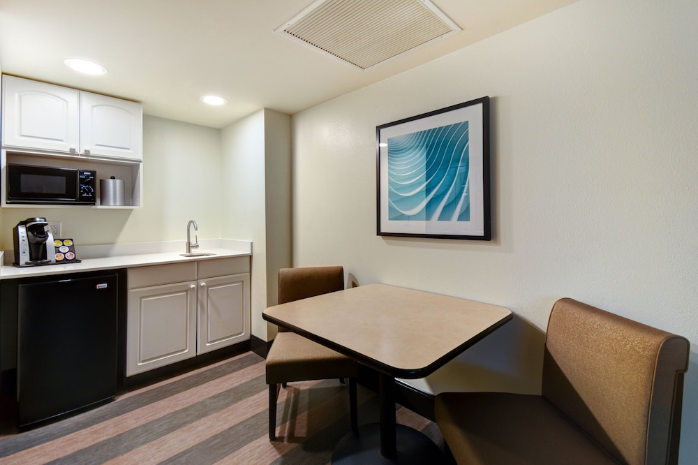 Holiday Inn Allentown-Bethlehem 5/37